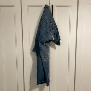 Distressed boyfriend jean